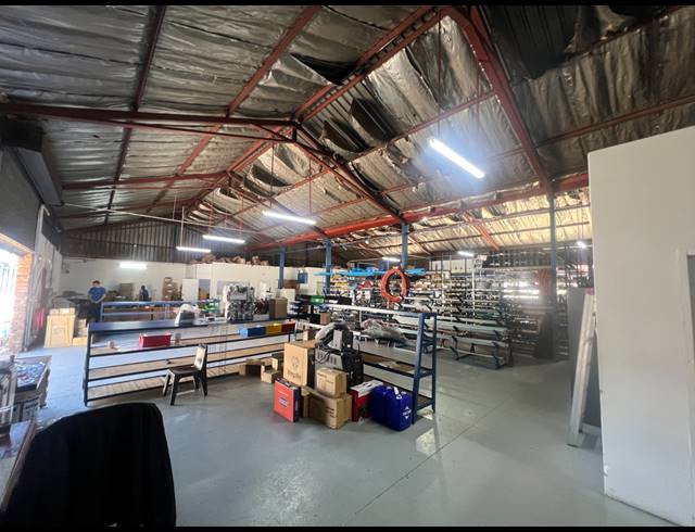 1,300M² FACTORY TO LET IN ALRODE SOUTH